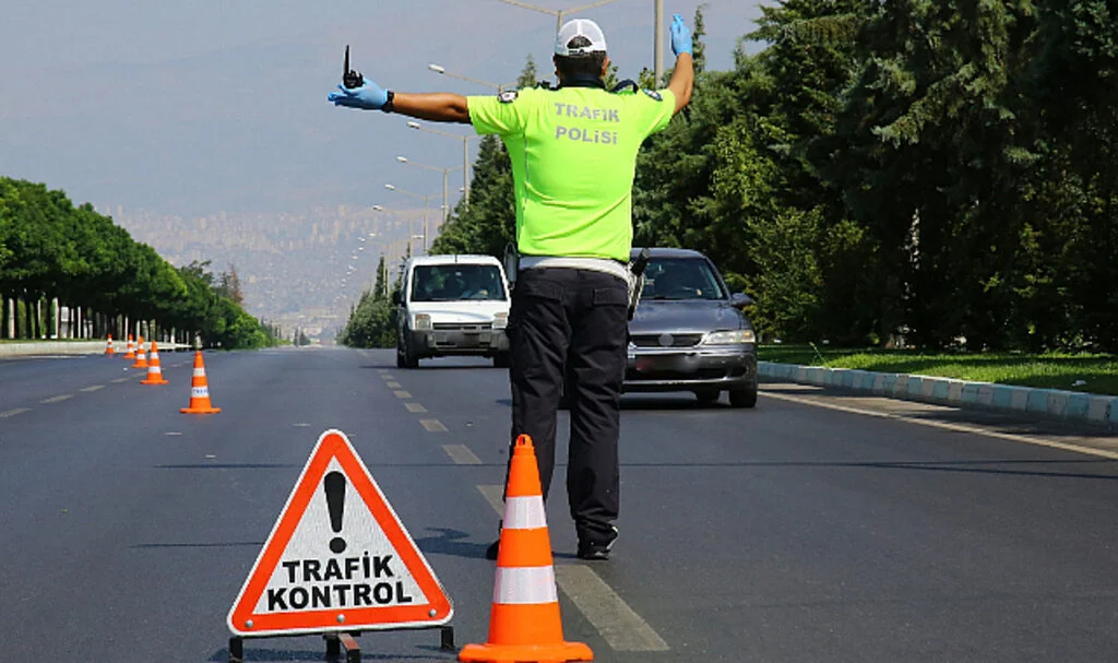 Google Haritalar'ın Polis Kontrol Noktalarını Göstermesi Tartışma Yarattı 