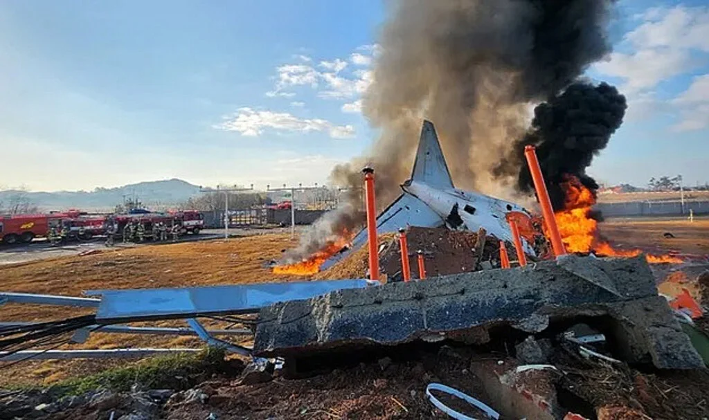 Güney Kore'de Uçak Kazası: 96 Can Kaybı
