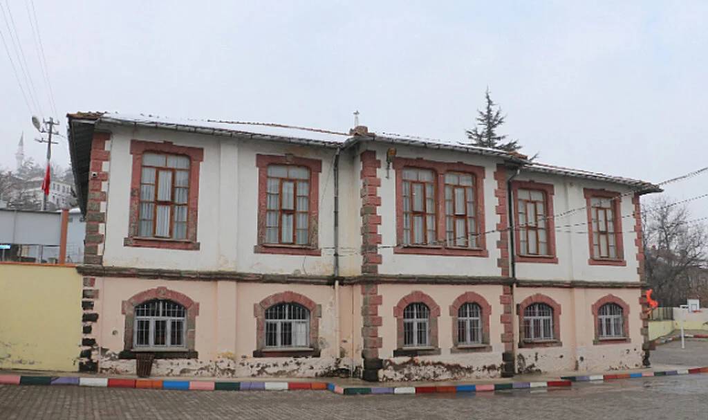 Havza’nın Tarihi Okulu Eğitim Hayatına Dönüyor