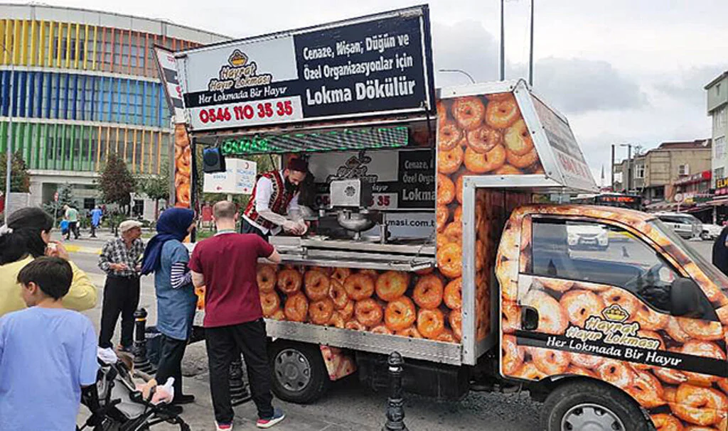 İstanbul’da Hayır Lokması: Sokakları Tatlandıran Gelenek