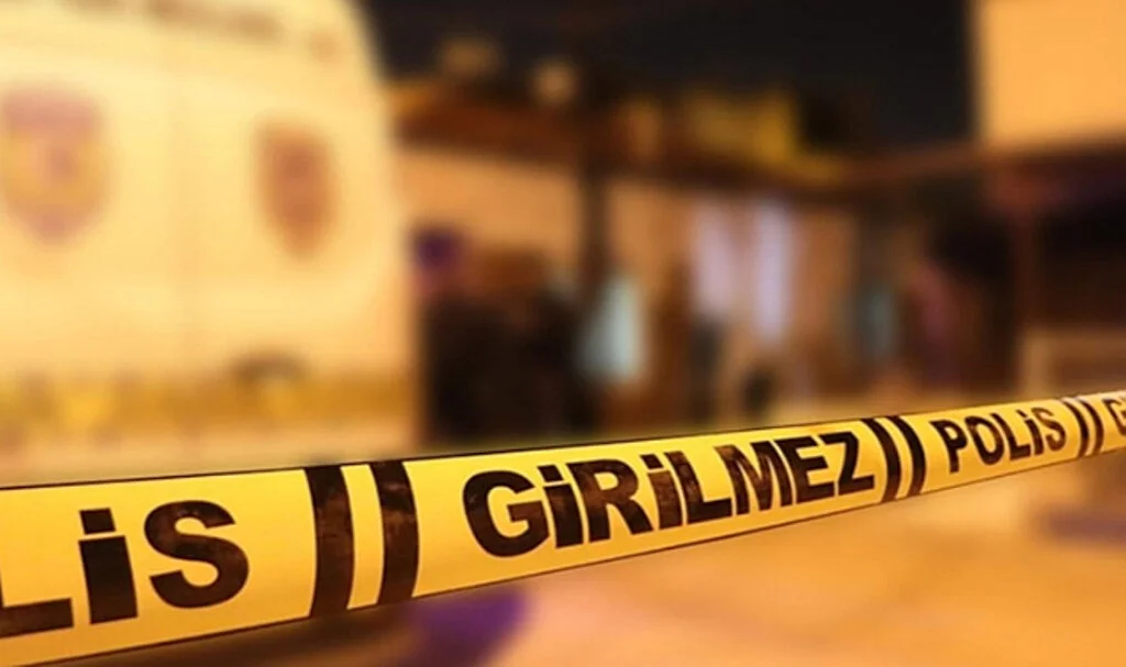 Kayıp yaşlı adamın cesedi çatıdan çıktı