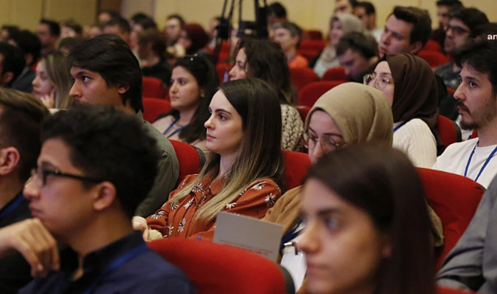 MEB'den 668 Öğrenciye Yurt Dışı Eğitim Fırsatı