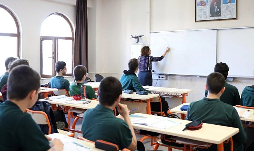 MEB’den Yılbaşı ve Noel Kutlamalarına Yasak!