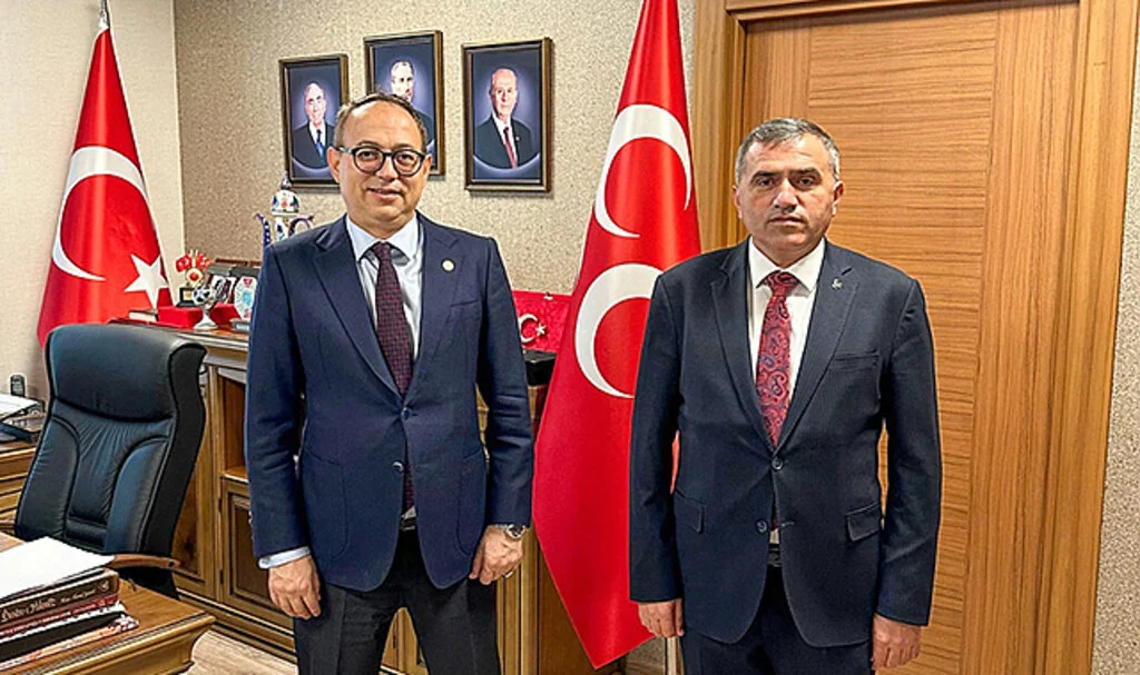 MHP Samsun İl Başkanı Burhan Mucur'dan MHP Samsun Milletvekili Topsakal'a tebrik