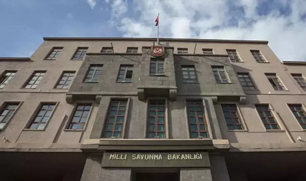 MSB kaynakları: PKK/YPG ya silah bırakacak ya da yok olacak