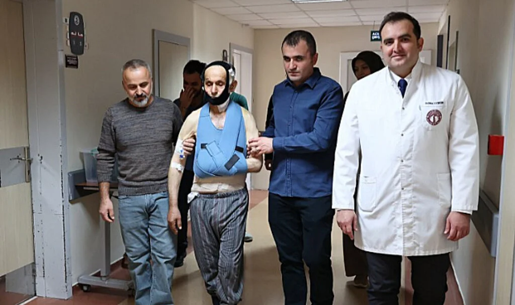 Omurgası Kırılan Hasta Robotik Cerrahiyle Sağlığına Kavuştu