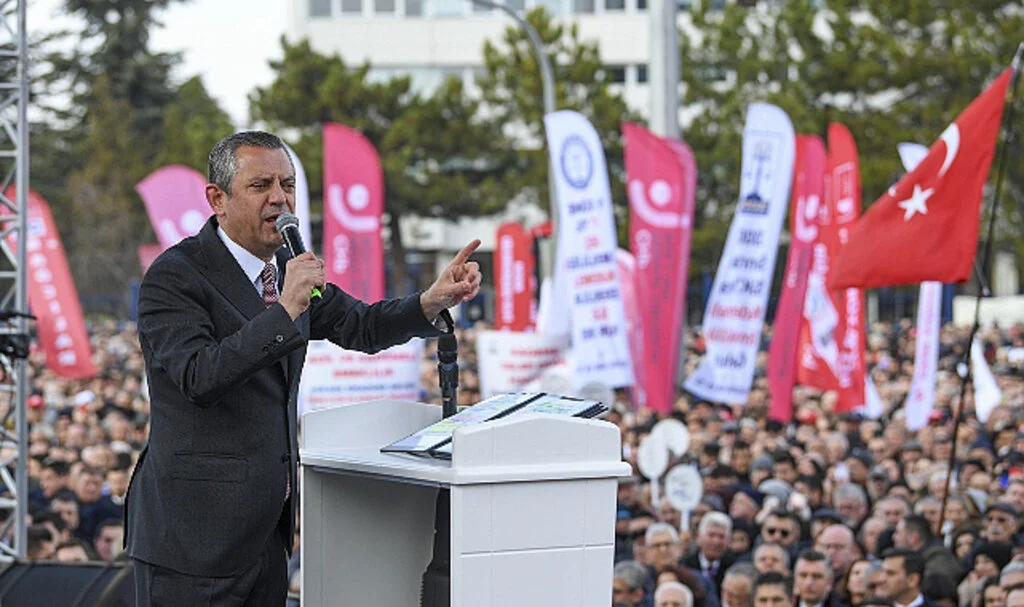 Özgür Özel'den Asgari Ücret Tepkisi: Sefalet Ücreti!