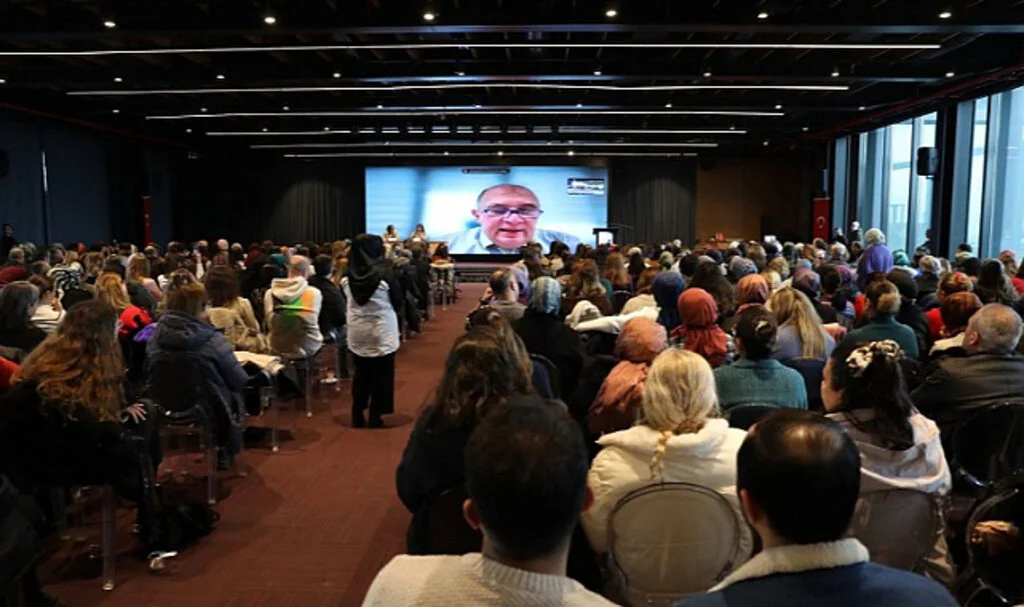 Prof. Dr. Aksakal: Kızamık Aşısı Yılda 14 Bin Çocuğun Hayatını Kurtarıyor