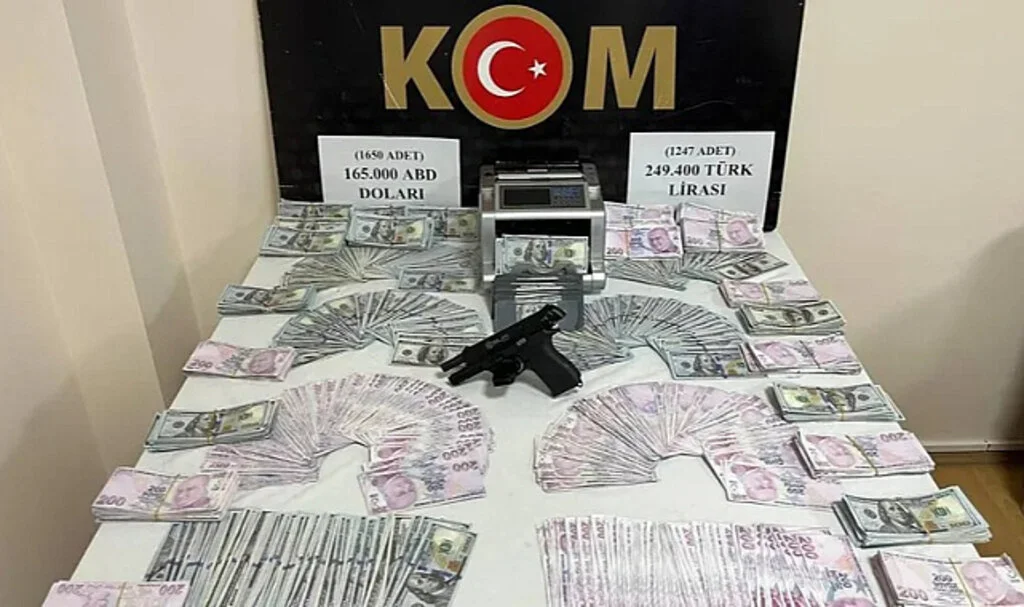 Sahte Dolar Baskını! 165 Bin Dolar Ele Geçirildi