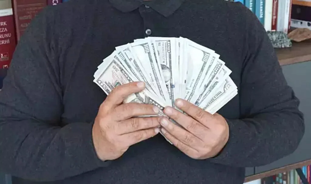 Sahte Dolar Tedirginliği Sürüyor: 4 Kez Denedi Hepsinde Makinadan Geçti