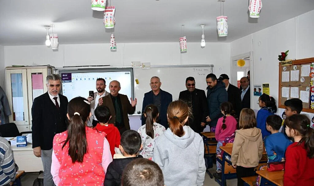 Sakarya Samsunlular Derneği'nden Anlamlı Kıyafet Yardımı