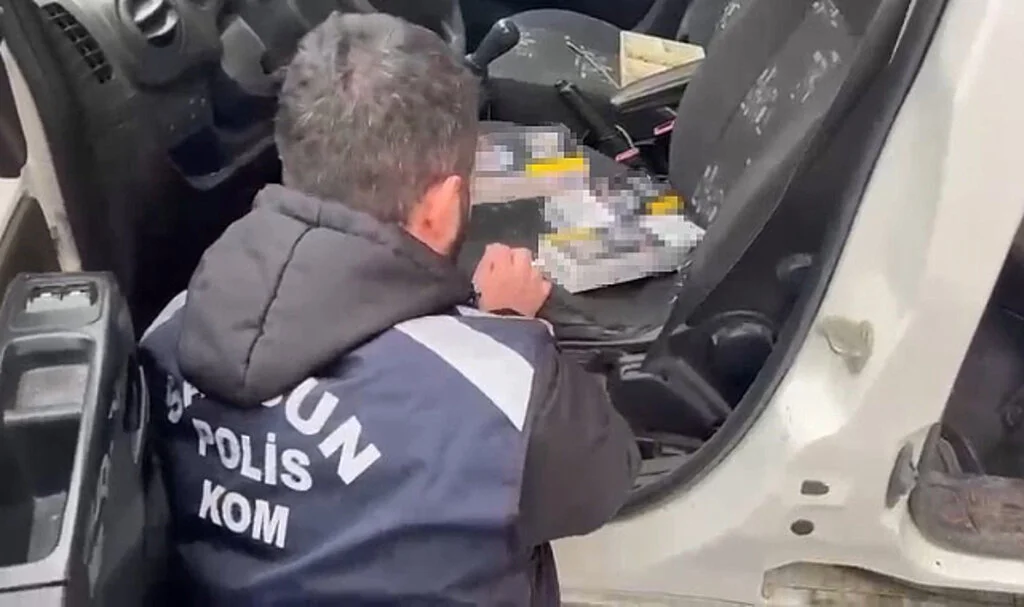 Samsun’da Araçta Kaçak Sigara ve İçki Ele Geçirildi