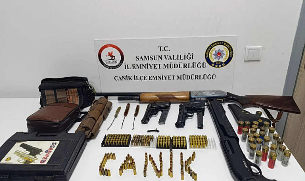 Samsun'da evde silah ve mühimmat ele geçirildi
