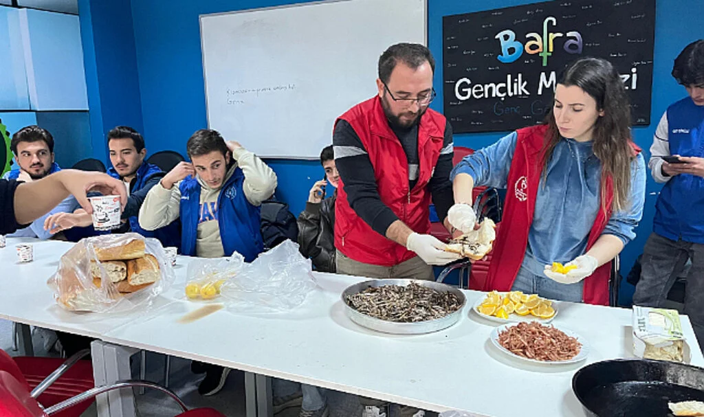 Samsun’da Genç Gönüllülerden Hamsi Izgara Etkinliği