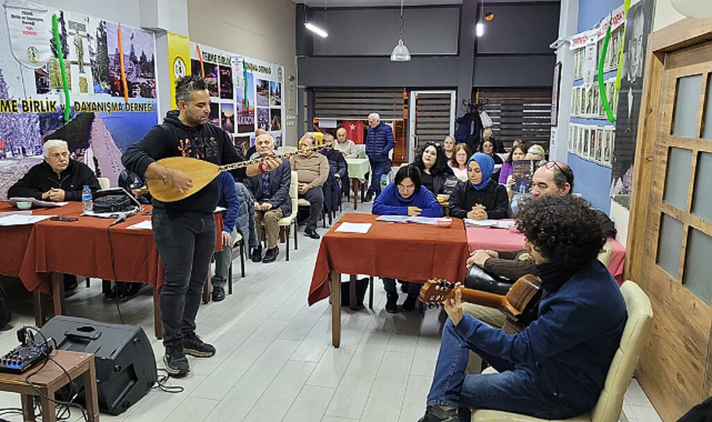 Samsun'da Her Yaştan Gönüllüden Türk Halk Müziği Korosu