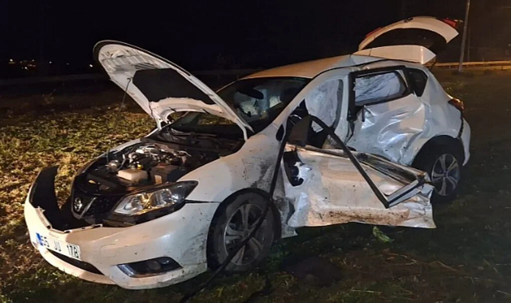 Samsun'da iki otomobilin çarpıştığı kazada 3 kişi yaralandı