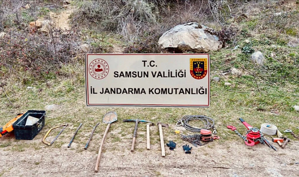 Samsun’da kaçak kazı yapan 2 kişi yakalandı