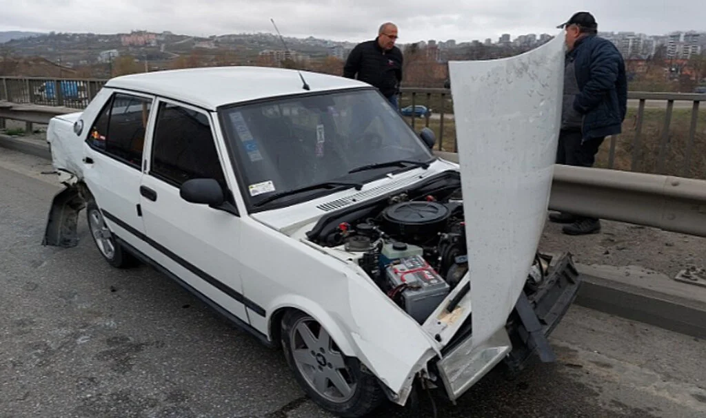 Samsun’da Köprü Üstünde Kaza: 3 Yaralı