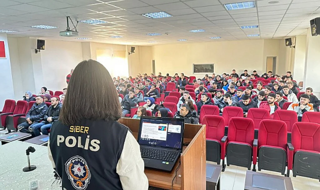 Samsun'da öğrencilere siber güvenlik eğitimi