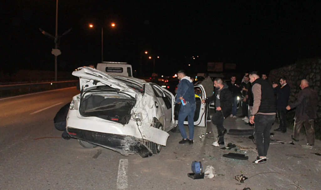 Samsun'da Otomobil Duvara Çarptı: Sürücü Yaralandı