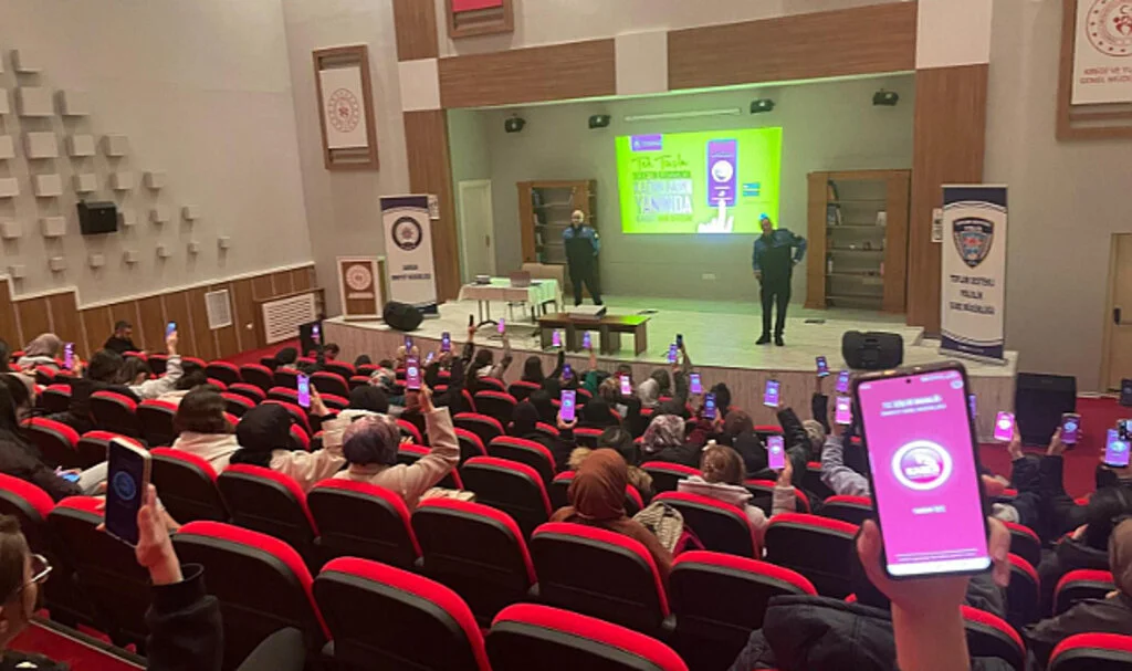 Samsun’da Polislerden Öğrencilere Güvenlik Eğitimi