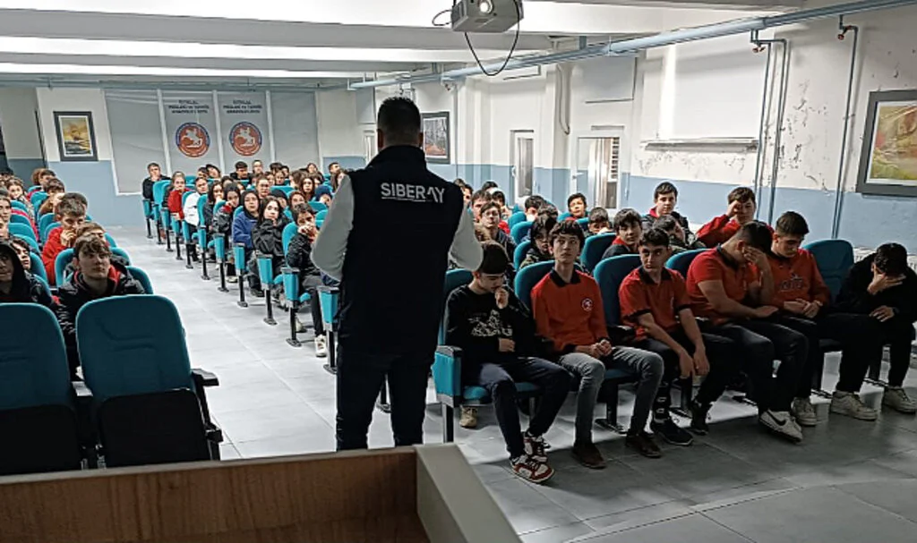 Siber Güvenlik Seminerlerinde 230 Öğrenci Bilinçlendirildi