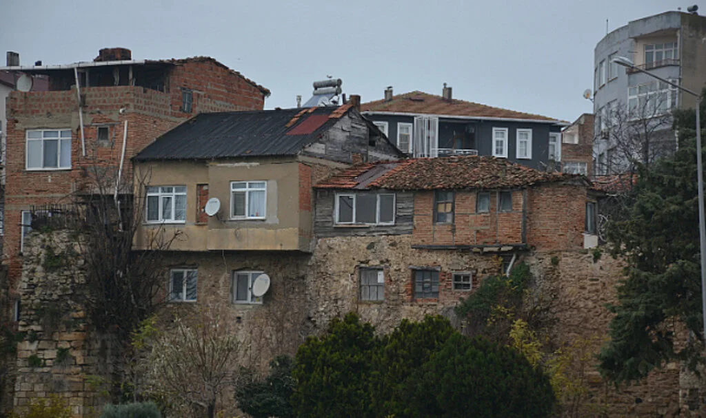 Sinop Kalesi Kalekondulardan Arındırılıyor