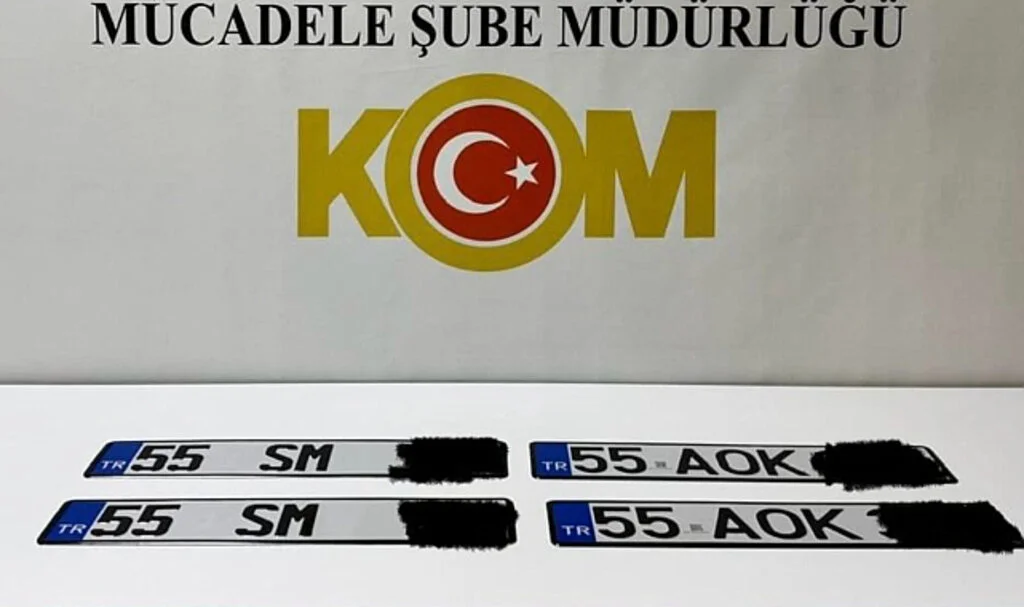Tekkeköy'de Sahte Plaka Ele Geçirildi: İki Şüpheli Yakalandı