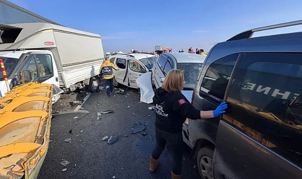 Van'da 30 Araçlık Zincirleme Kaza: Acı Bilanço