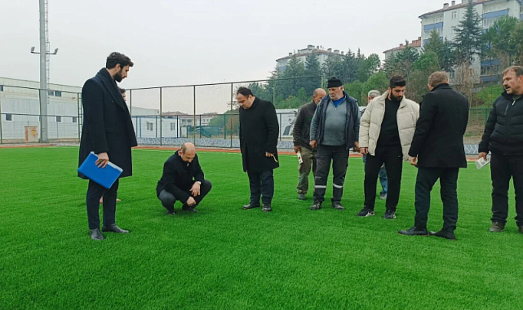 Vezirköprü İlçe Stadı ve Spor Salonu Yenileme Çalışmaları Sürüyor