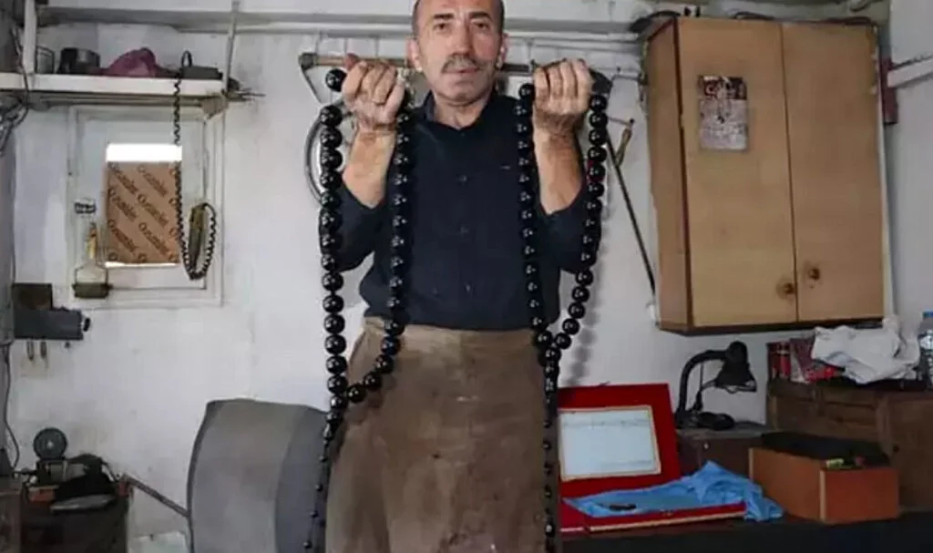 46 Yıllık Emekle Yapıldı: Türkiye’nin En Büyük Oltu Taşı Tespihi!