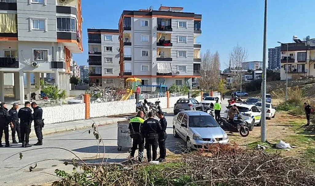 Aile Trajedisi: Polis Memuru 5 Kişiyi Öldürdü