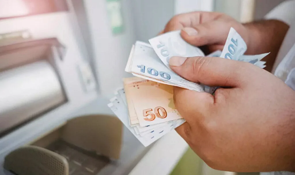 ATM'lerde Para Çekme Çilesi: Küçük Banknotlar Yine Yok!