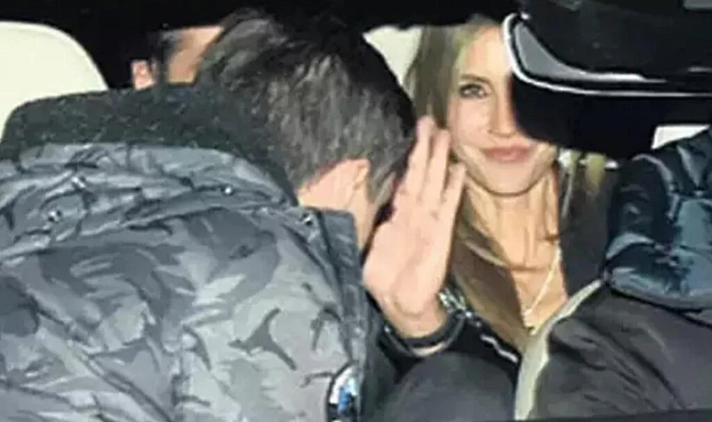 Çağla Şıkel 15 Yaş Küçük Sevgilisiyle Yakalandı