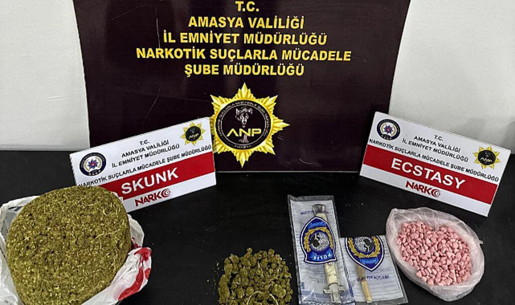 Dur ihtarına uymayan tırda uyuşturucu ele geçirildi