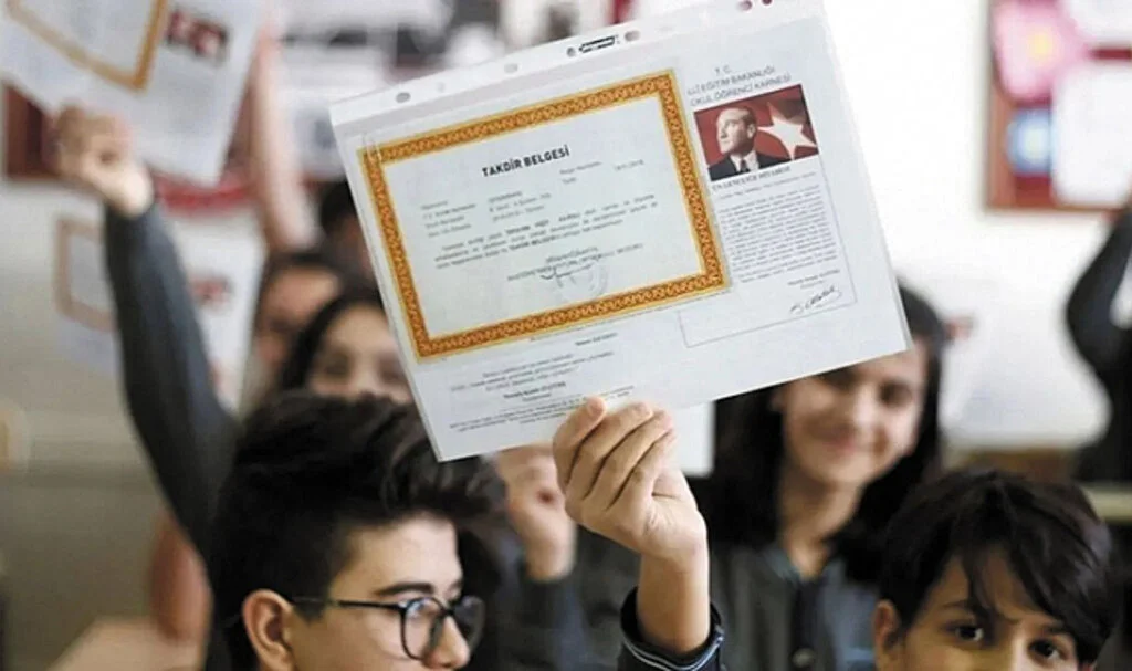Eğitimde Yarıyıl Tatili: Karne Günü Geldi