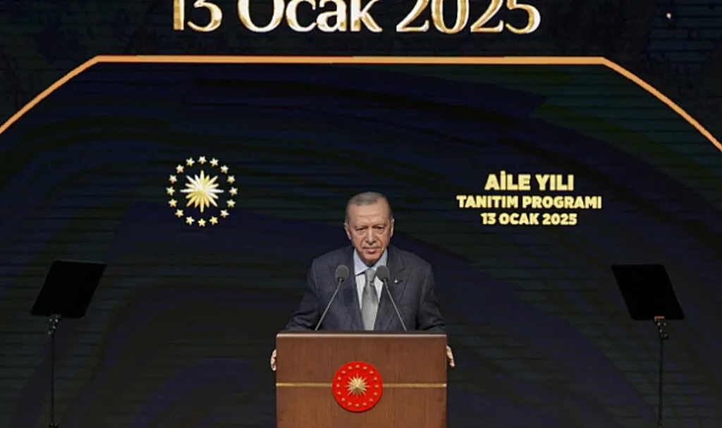 "Erdoğan: Ailelere Doğum Yardımı ve Faizsiz Kredi Müjdesi"
