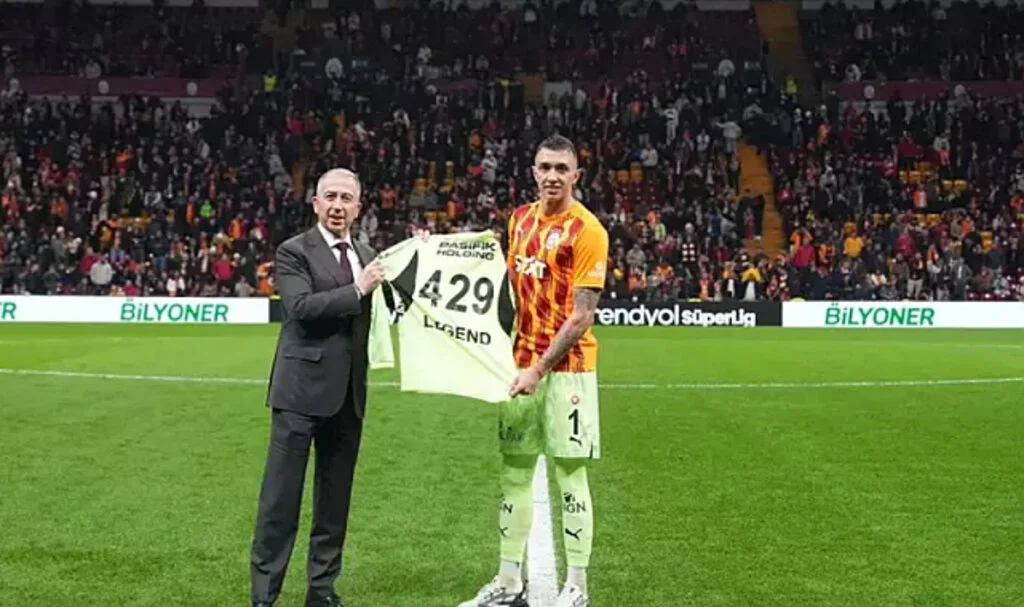 Fernando Muslera’dan Ayrılık Sinyalleri