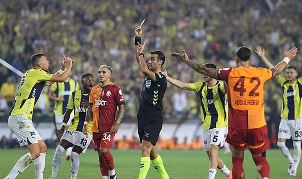 Galatasaray ve Fenerbahçe'ye Cezalar Yağdı! PFDK Kararları Açıklandı