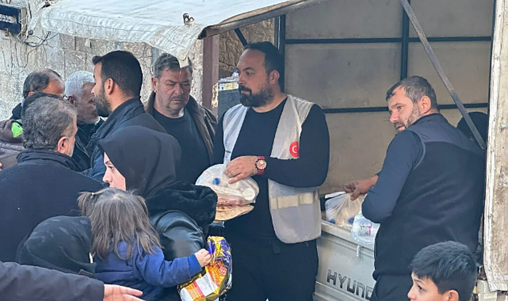Hayata Anlam Katanlar Derneği'nden Halep'e Sıcak Yemek