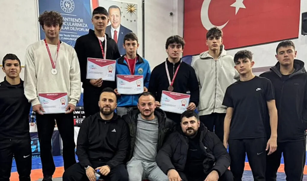 İlkadım Belediyespor Güreşte 4 Madalya ile Döndü