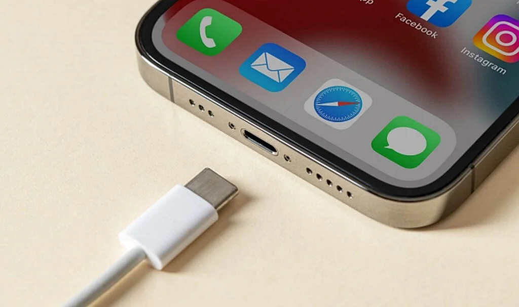 iPhone'larda Güvenlik Açığı: USB-C Portu Risk Altında