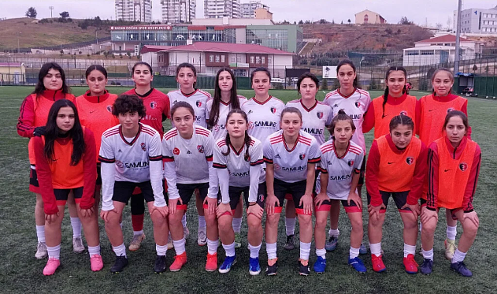 Kadınlar Futbol 3. Ligi Başlıyor: Ladikspor Sahada
