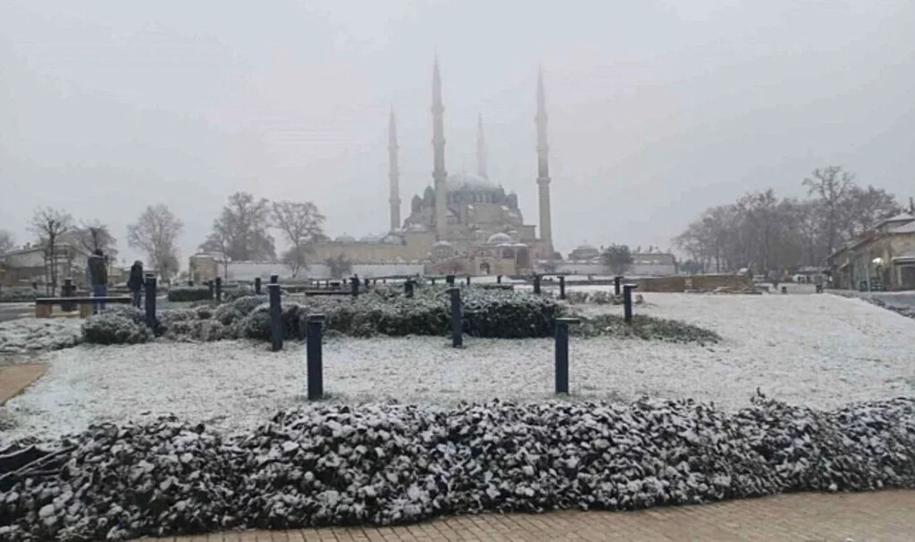 Kar Yağışı Trakya’yı Etkisi Altına Aldı: İstanbul’a Yaklaşıyor