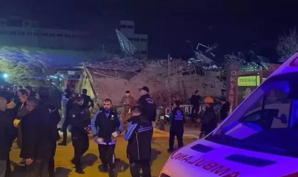 Konya’da 3 Katlı Bina Çöktü: Enkazdan 2 Kişi Kurtarıldı