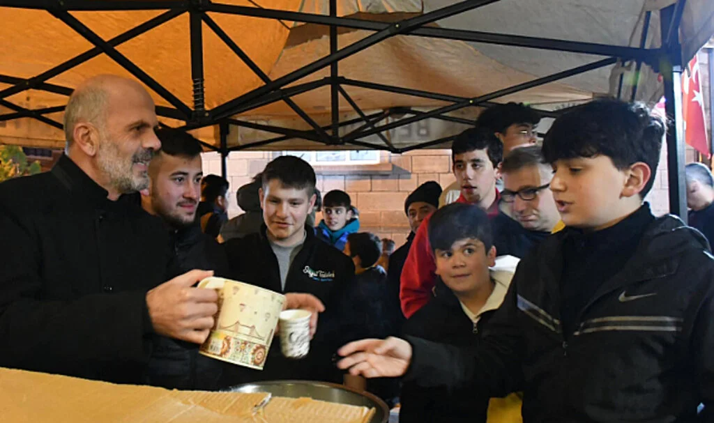 Ladik Belediyesi'nden Miraç Kandili'nde Ballı Süt ve Simit İkramı