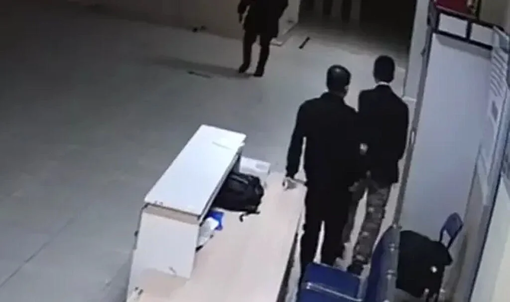 Lisede dehşet! Müdür yardımcısını boğazından bıçakladı... 