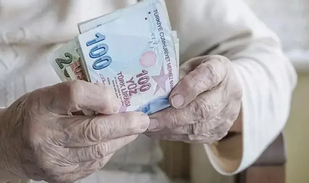 Milyonlarca emekli bu haberi bekliyor! Bayram ikramiyeleri ne kadar olacak?
