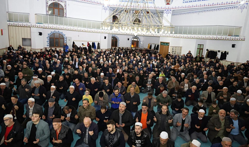 Samsun'da Miraç Kandili'nde Camiler Doldu Taştı