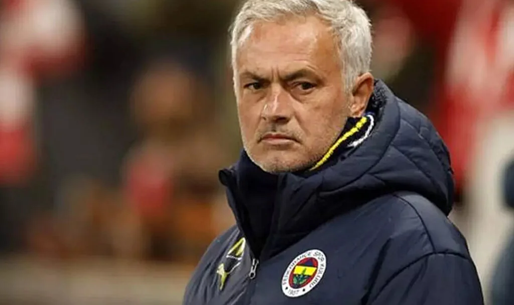 Mourinho Yıldız Oyuncuyu Gönderiyor